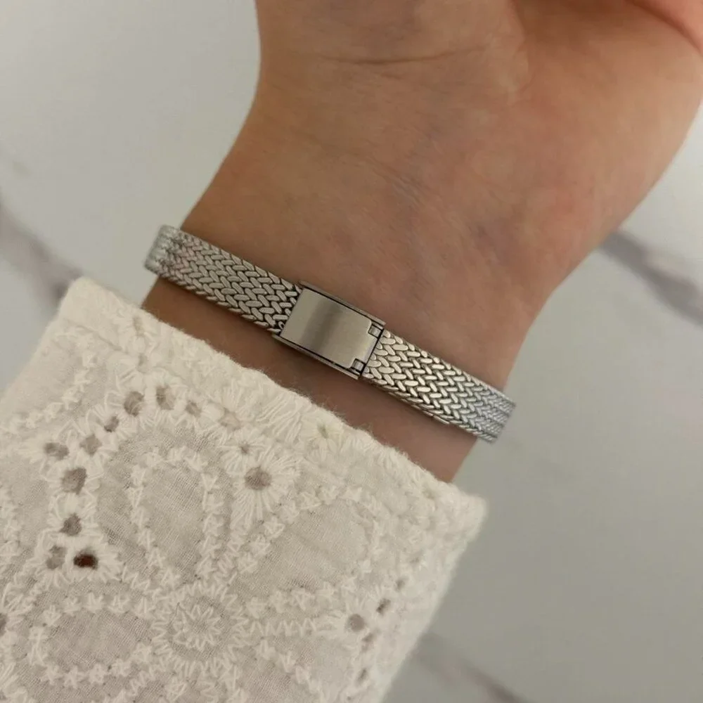 SKU0046 Silver White dial Women Metal Retro‎ Casual Watch Bracelet + gift bag